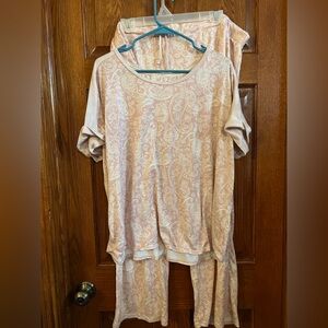 Lucky Brand Pajama Set 3x Shirt Has No Size Tag Pink & Cream Pants Set